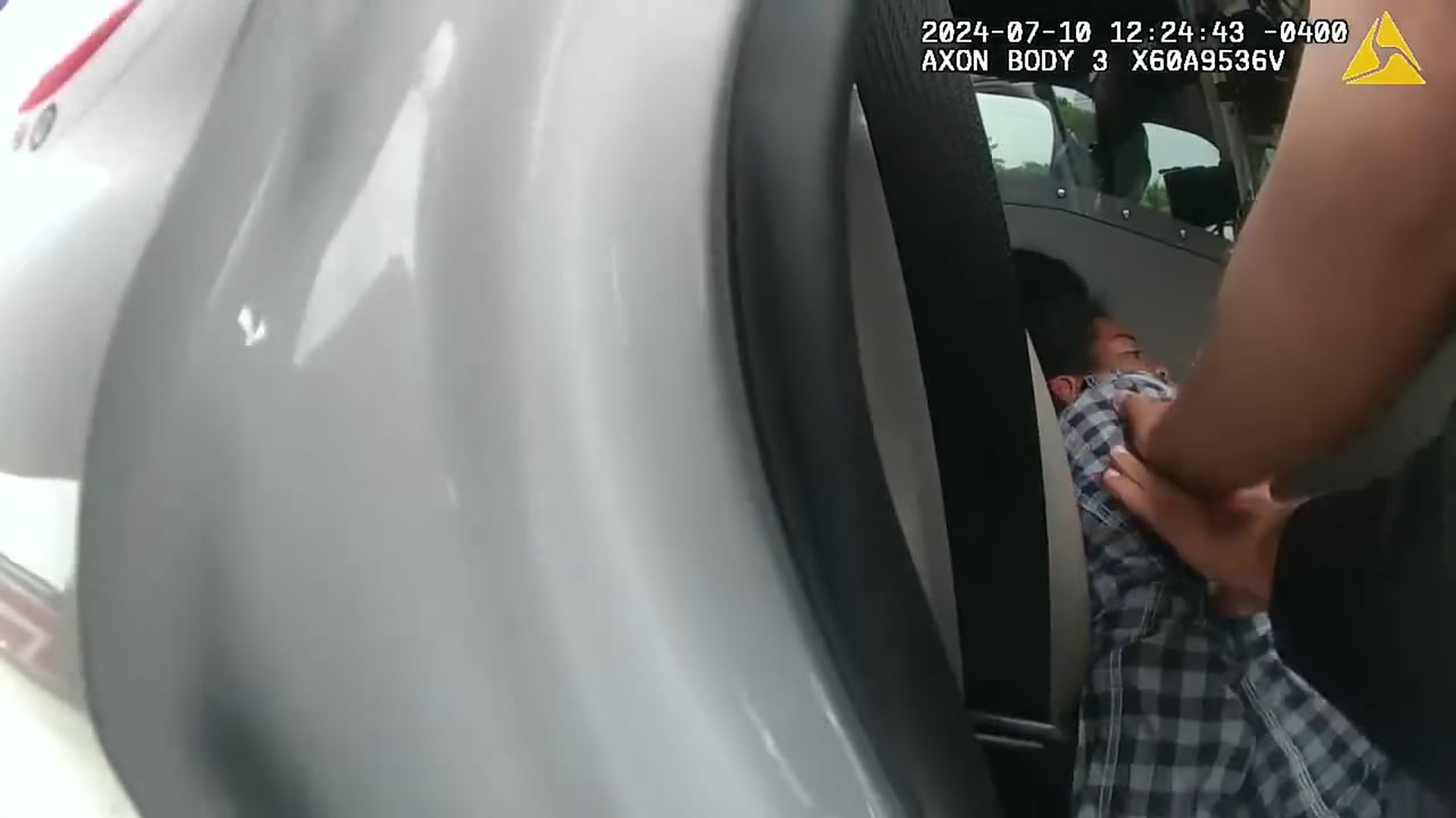 H2907074_Belligerent Woman Turns Minor Crash Into A Complete Disaster #uspolice #poilcebodycam #usapolice #officercam #reels #in