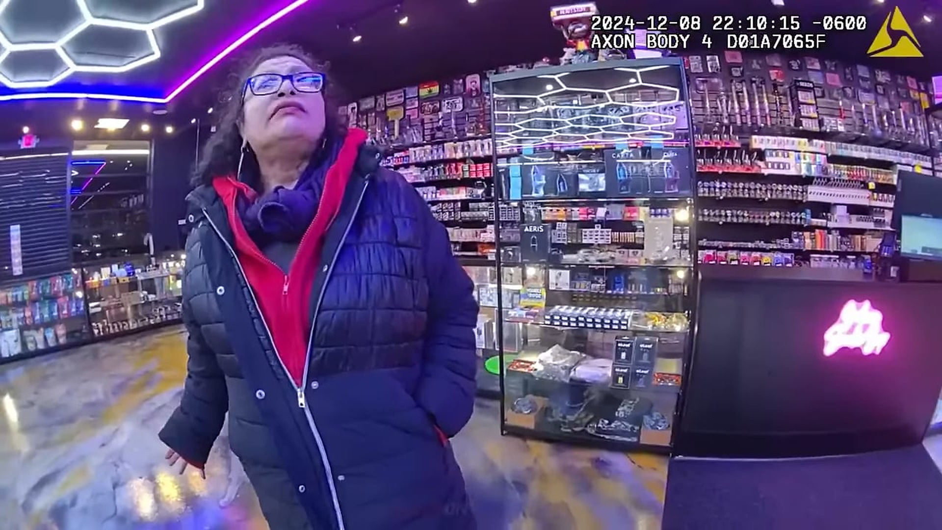 H3007054_Police Surprise Woman at A Shop After They Want Her Off the Property