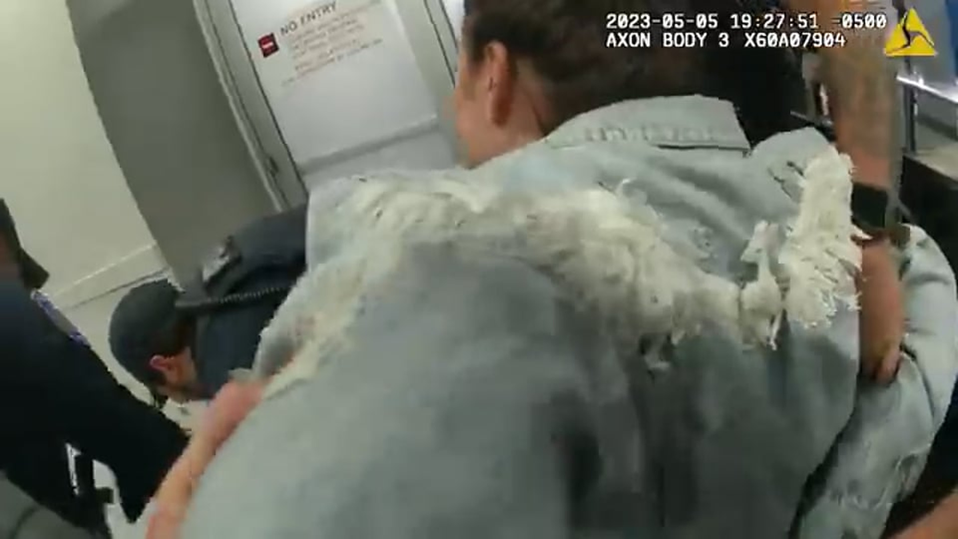 H0408012_Crazy Drunk Woman Thinks Police Can't Arrest Her Because She’s Foreign