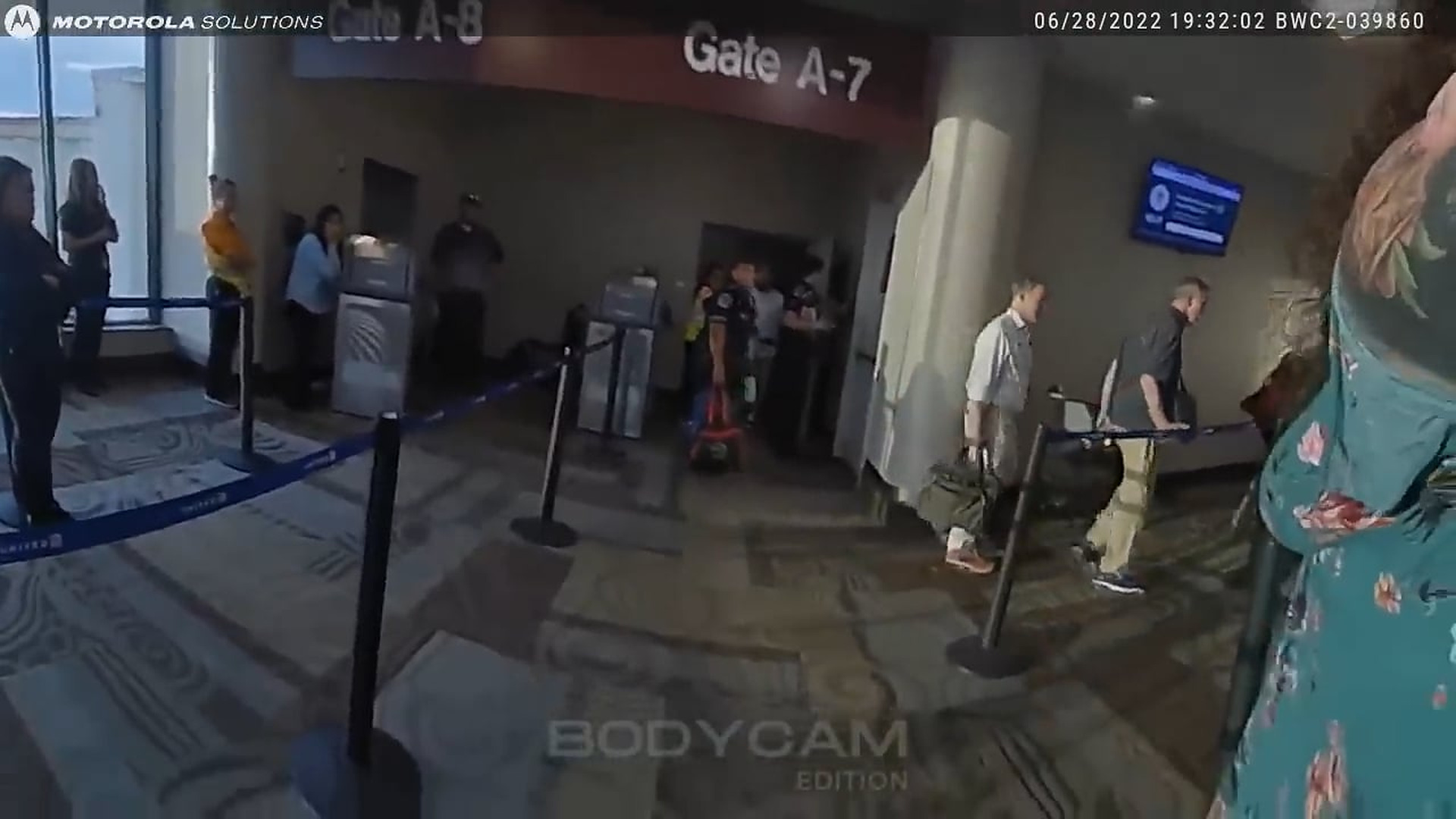 H2208042_Disturbed Woman Kicked Off Airplane for Outrageous Behavior