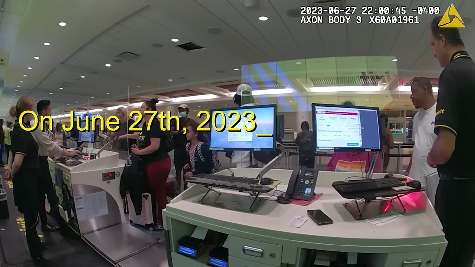 H2408037_Entitled Man Chokes Out Cop at Airport
