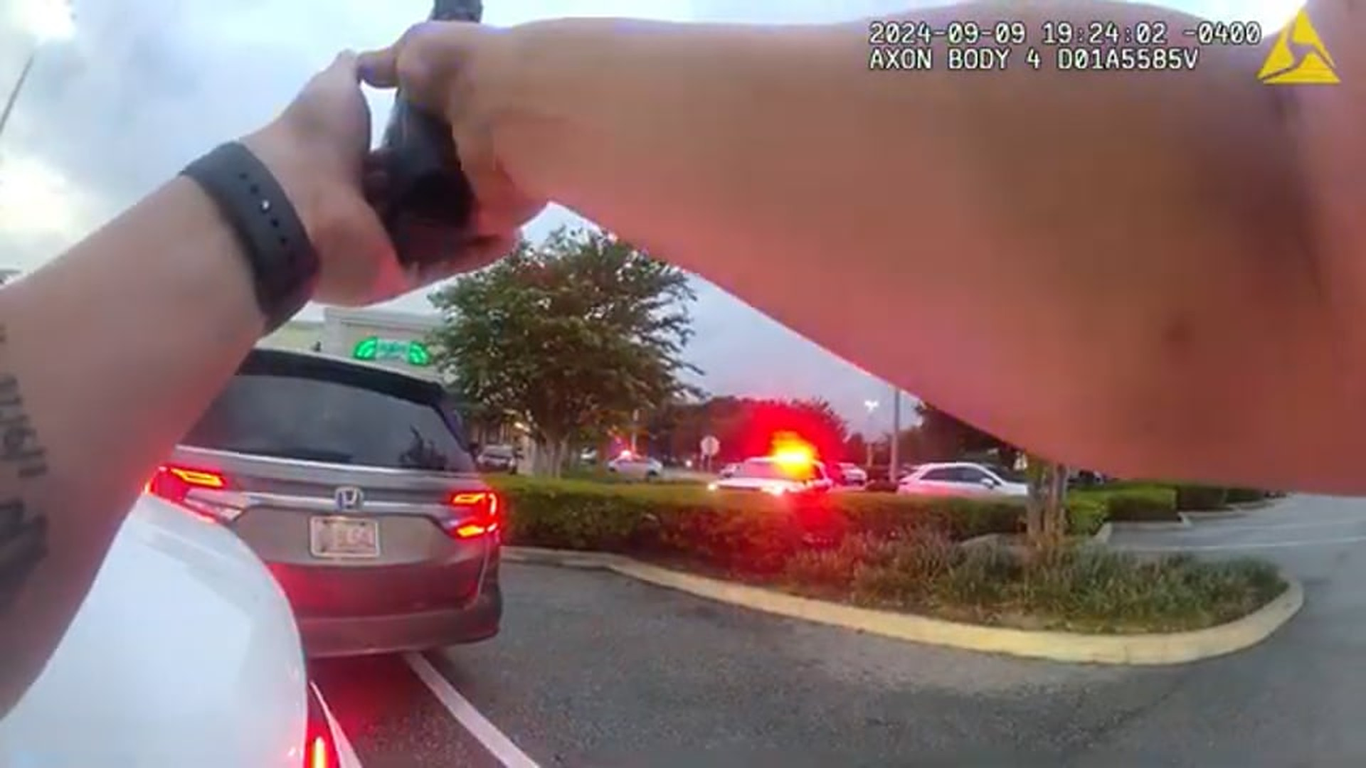 H1609044_Unexpected Twist The Truth Behind a Car Driving Erratically on the Road