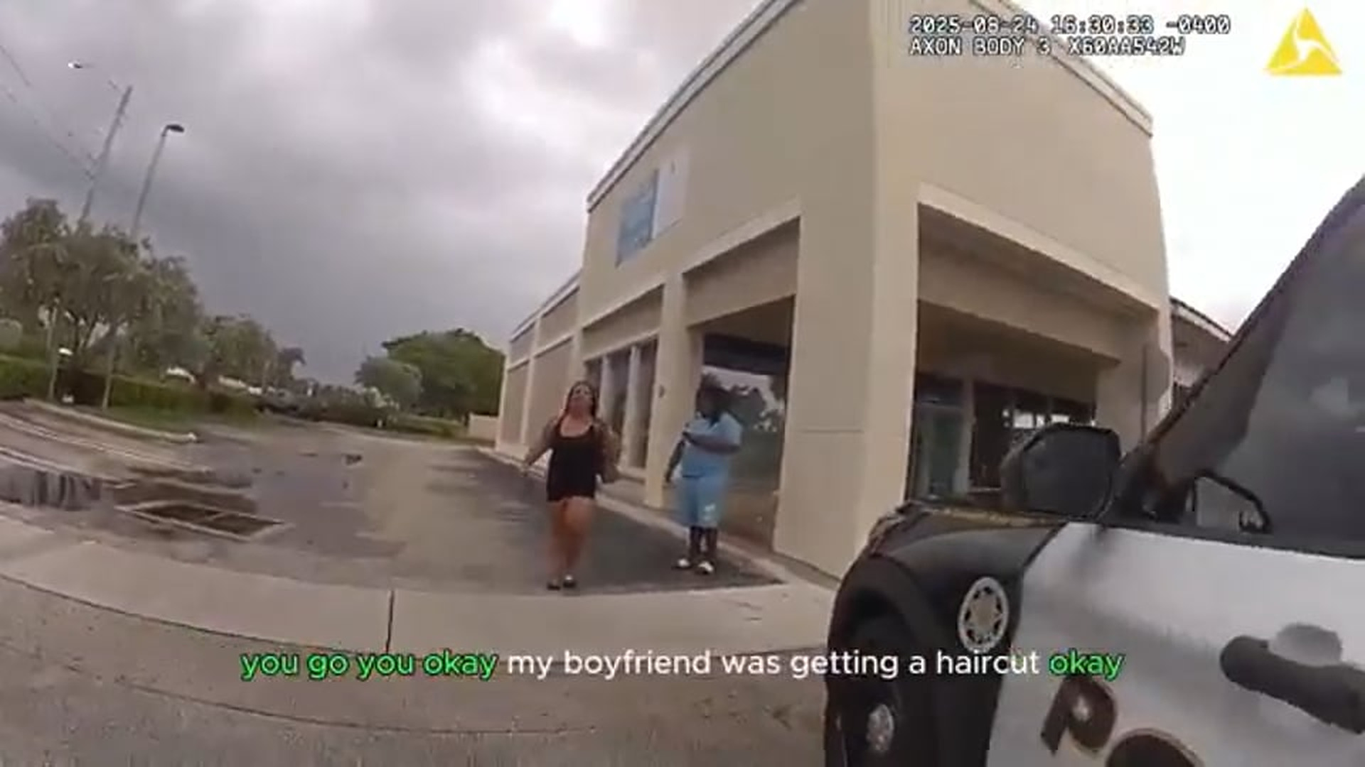 H2609072_Jealous Girlfriend Goes Nuts After Police Deny Her Story